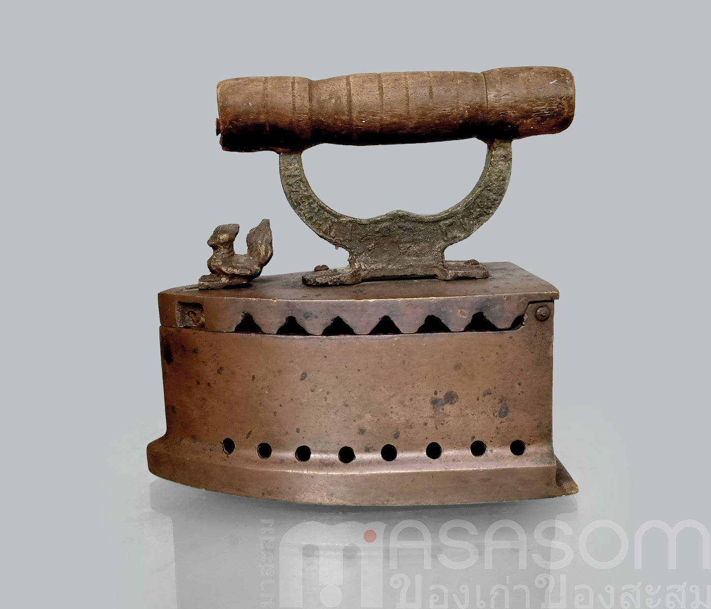 เตารีดทองเหลืองโบราณ