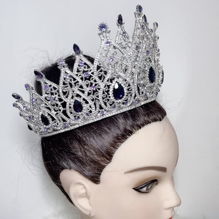 (พร้อมส่งจากไทย) มงกุฏ 115 สีม่วง มงกุฎนางงาม มงกุฎเพชร มงกุฎประกวด สวยงามอลังการ ฐานมงวงกลมปรับได้ สินค้าพร้อมส่ง ไม่ต้องรอนาน งานพรีเมี่ยม