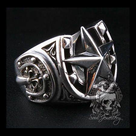 รับทำแหวนรุ่น - รับออกแบบแหวนรุ่น - แหวนรุ่น เป็นแหวนที่ถูกผลิตขึ้นจาก ร้านทำแหวนรุ่น ซึ่งแหวนรุ่นเป็นความทรงจำดี ๆ ในวัยเรียนจากสถาบันที่คุณจบการศึกษาและรุ่นที่คุณภาคภูมิใจในชีวิตของการเป็นนักเรียน นักศึกษา