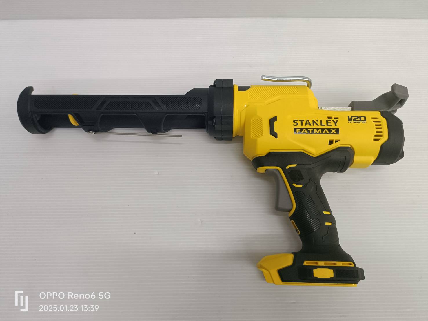 STANLEY รุ่น SCE600B-B3 ปืนยิงซิลิโคน 20V Max