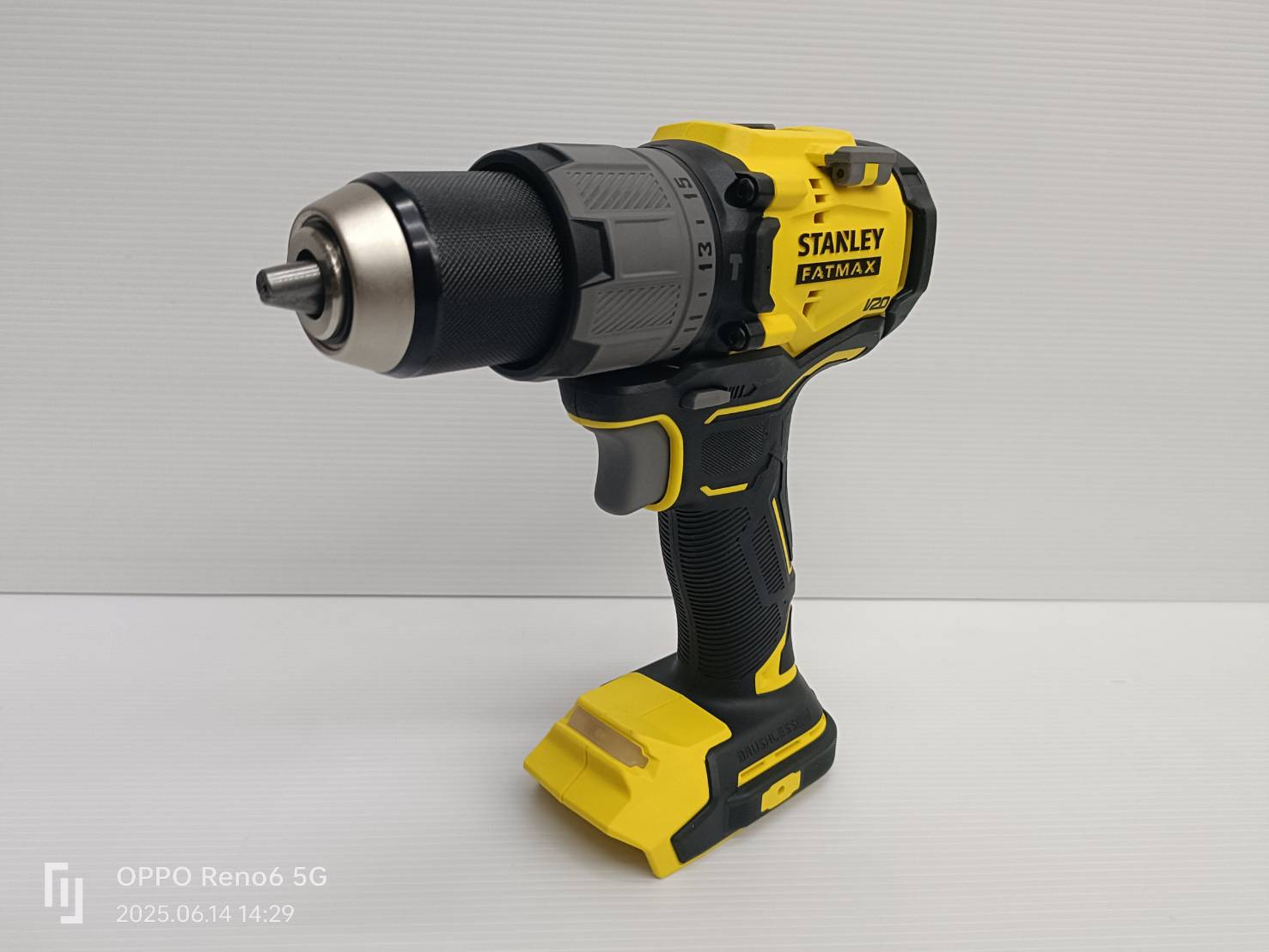 STANLEY สว่านกระแทกไร้สายไร้แปรงถ่านV20 SBD726M1K-B1