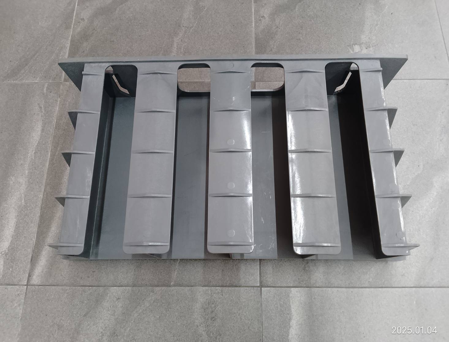 ชั้นวางเครื่องมือช่างไร้สาย (พลาสติก) OSMWS23002 OSUKA