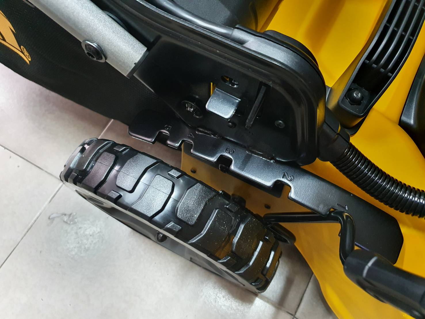 เครื่องตัดหญ้ารถเข็นไร้สาย 18V+18V DCMW564N DEWALT (ตัวเปล่า)