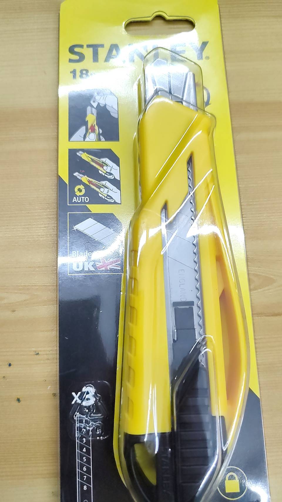 STANLEY มีดคัตเตอร์ 18MM ABS AUTO LOAD SNAP OFF รุ่น STHT10269-8