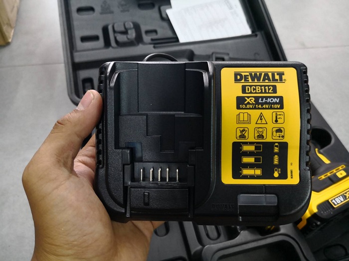 สว่านกระแทกไร้สาย18V DCD778D2 DEWALT