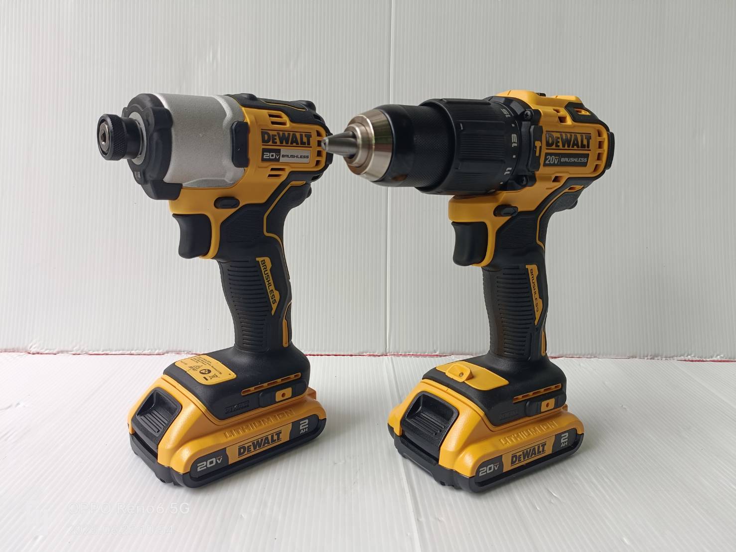 DEWALT รุ่น DCK2214D2TA-B1 ชุดคอมโบ้สว่านกระแทกและไขควงกระแทกไร้สาย