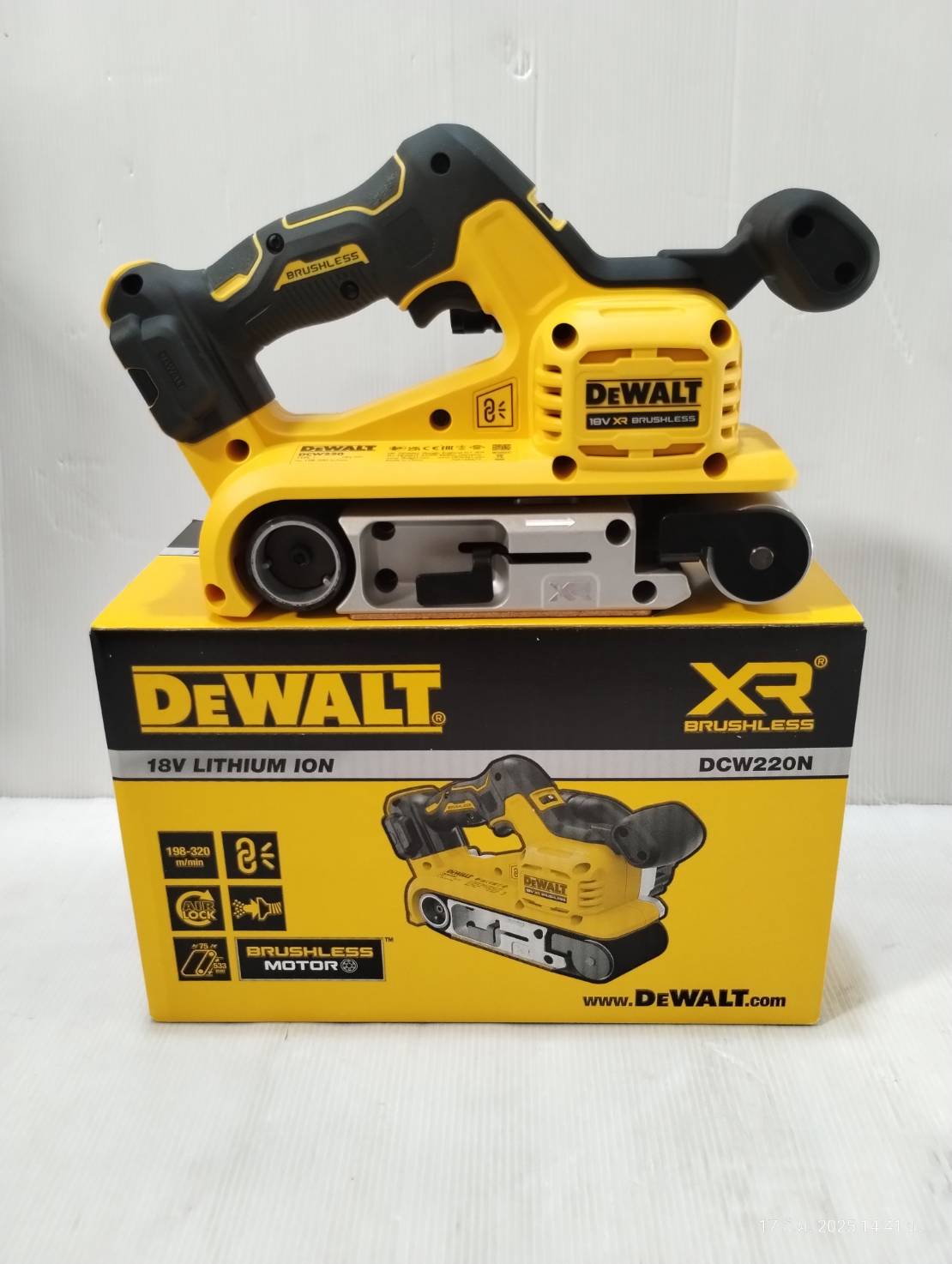 เครื่องขัดกระดาษทรายสายพาน20V DCW220N Dewalt (ตัวเปล่า)