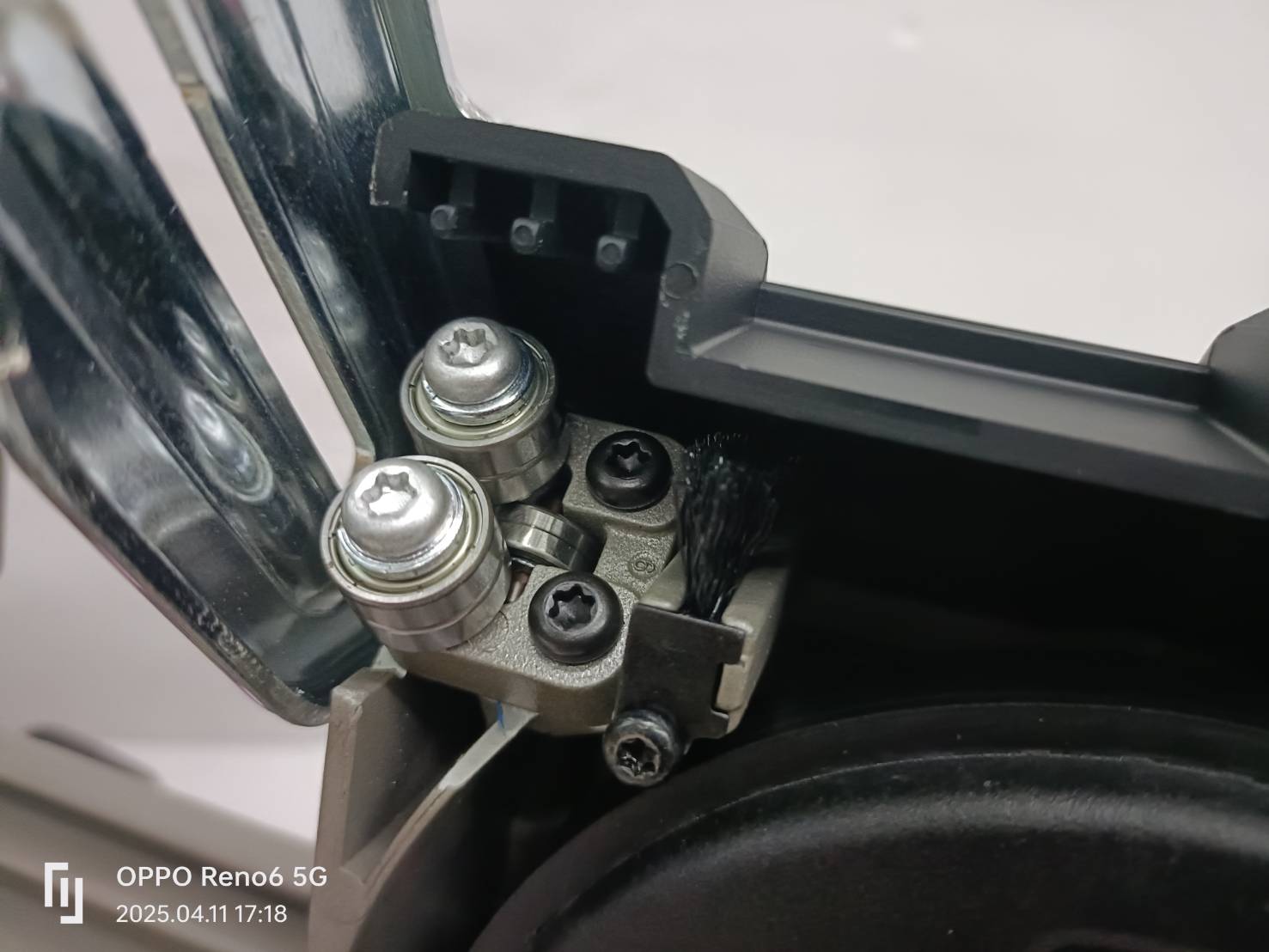 เลื่อยสายพายมือเดียว 20V DCS378B DEWALT