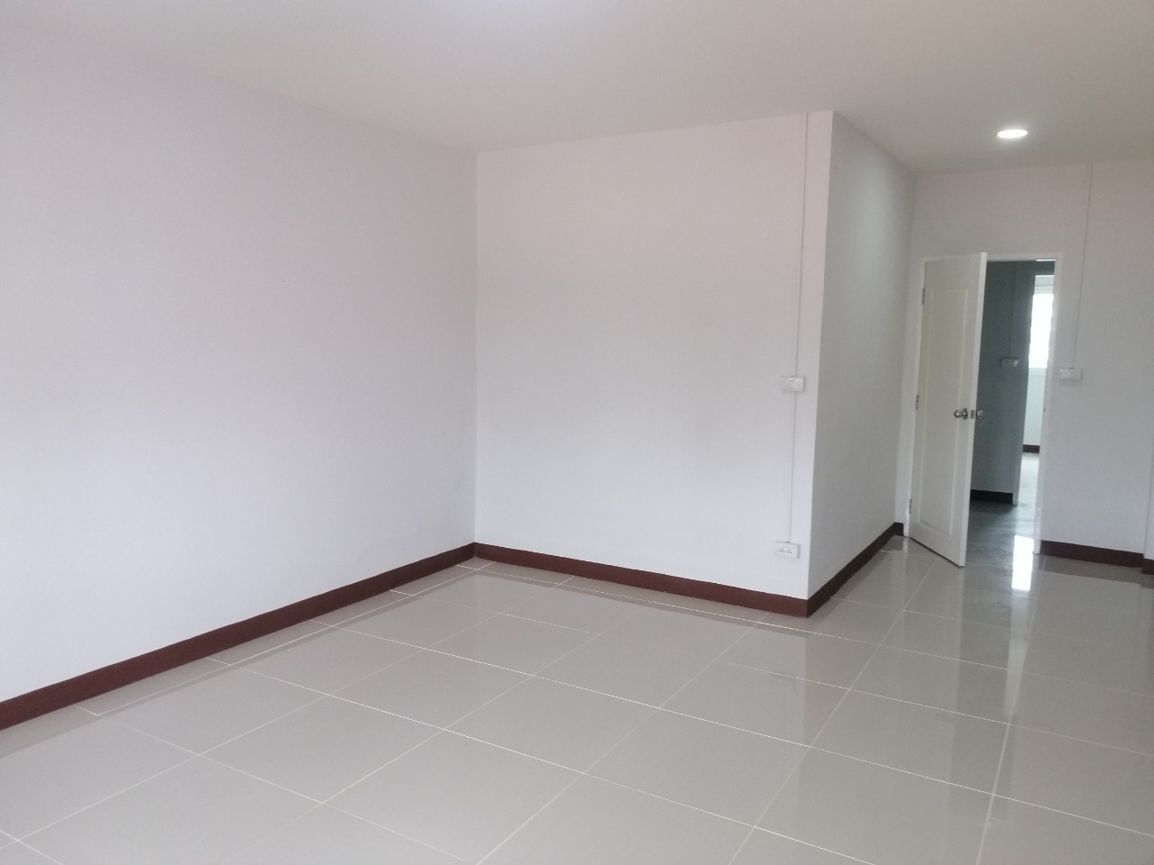 🚩H1143 ขายทาวเฮ้าส์ 3ชั้น ใกล้รถไฟฟ้าสายสีชมพู สถานีเมืองทองธานี ห่างถนนแจ้งวัฒนะเพียง1 กม. หรือเข้าออกถนนเลียบคลองประปาได้ ฟรีค่าโอน