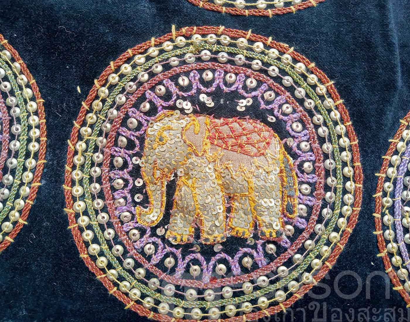 ผ้าปักรูปช้าง