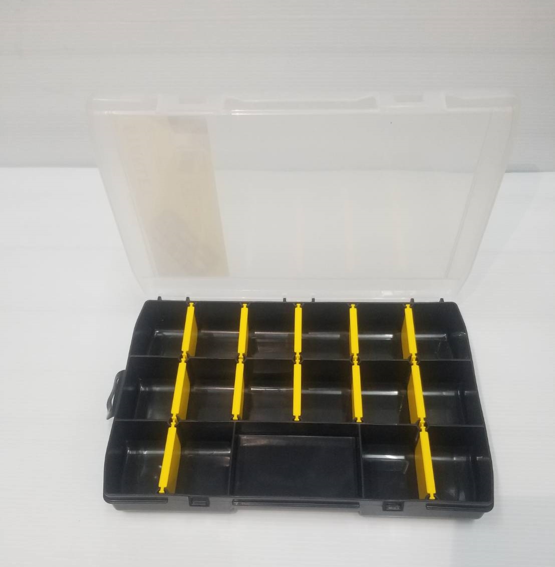 กล่อง Organizer รุ่น Essential ขนาด 11 นิ้ว รุ่น STST81680-1 STANLEY