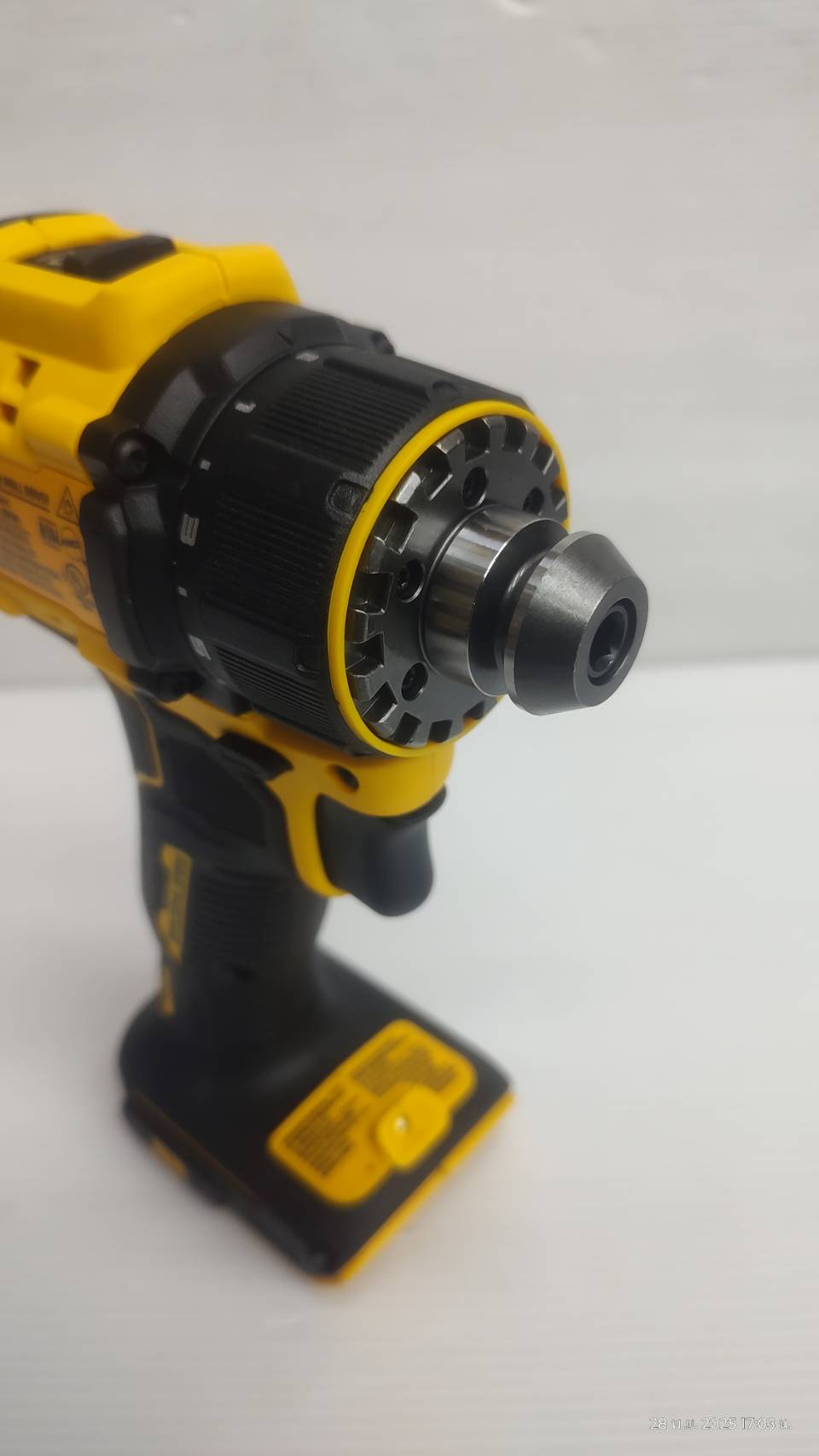 ไขควงติดตั้งไร้สาย (เปลี่ยนหัวได้ 4 หัว) DCD803B DEWALT