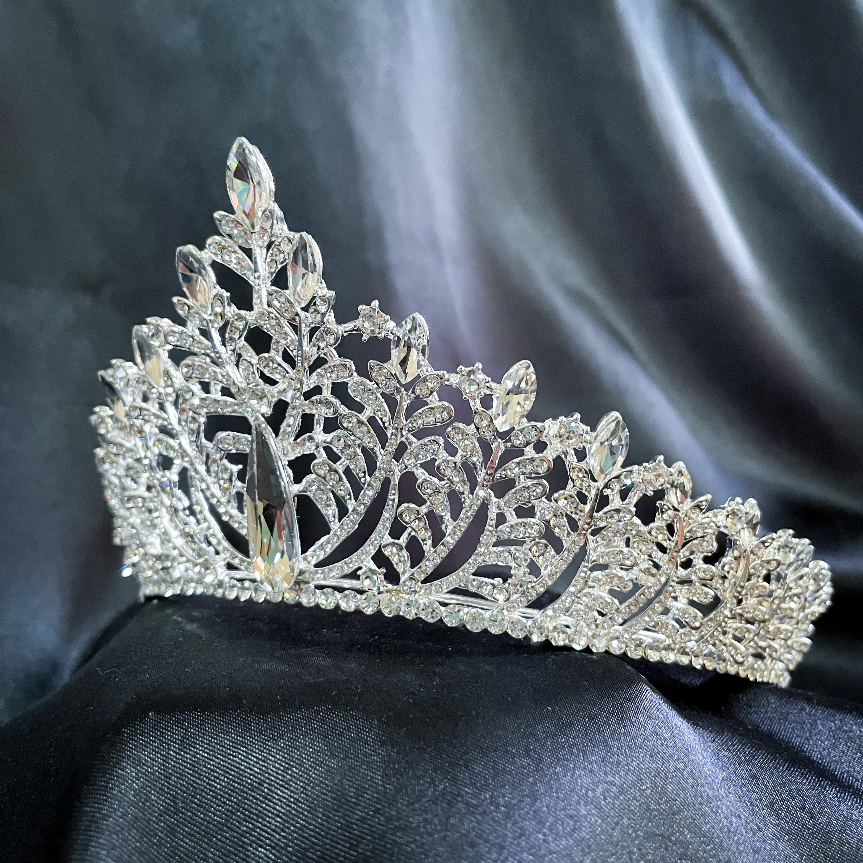 (พร้อมส่ง) เทียร่า 301 สีเงิน มงกุฎนางงาม งานสวย ปราณีต QCเพชรทุกเม็ด สินค้าพร้อมส่งจากไทย