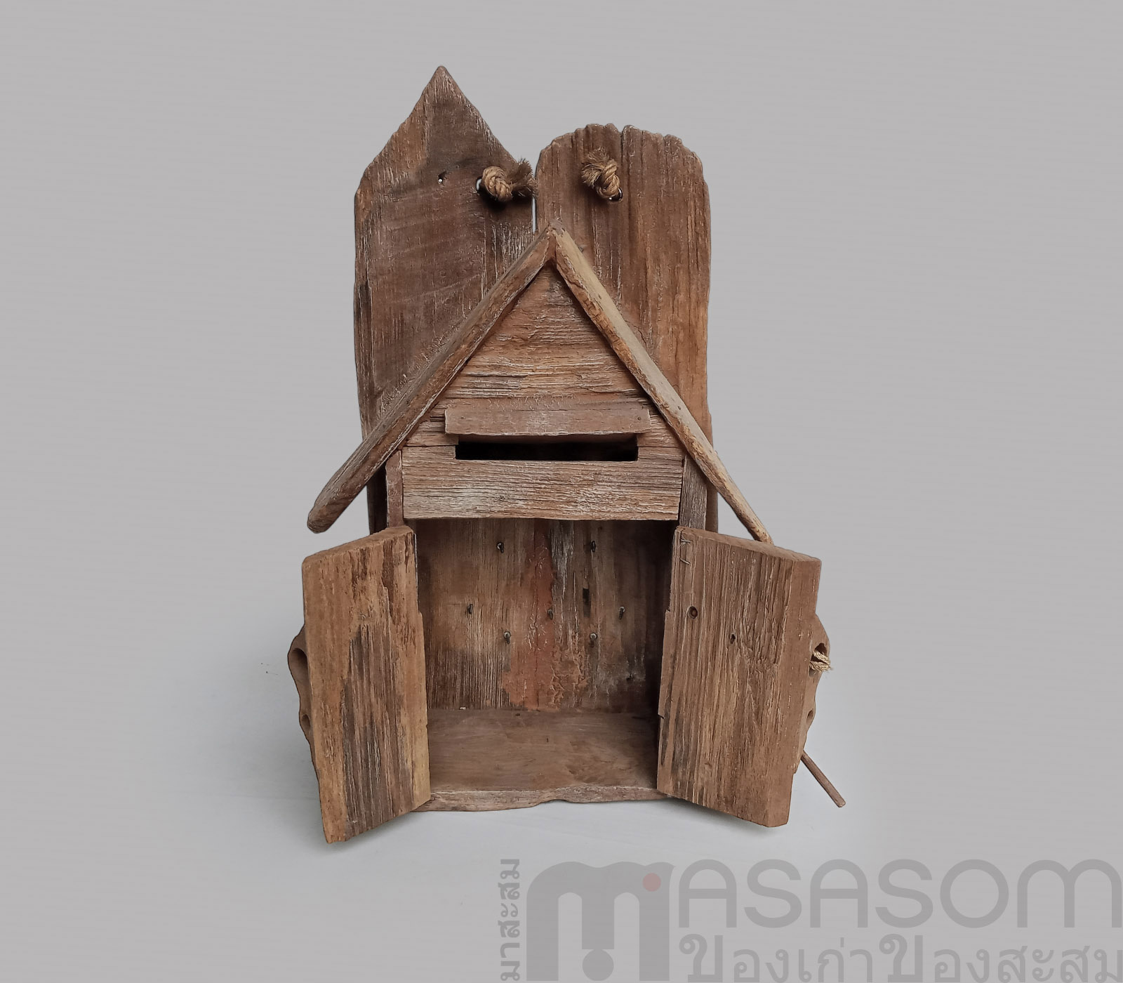 ตู้จดหมายไม้เก่า