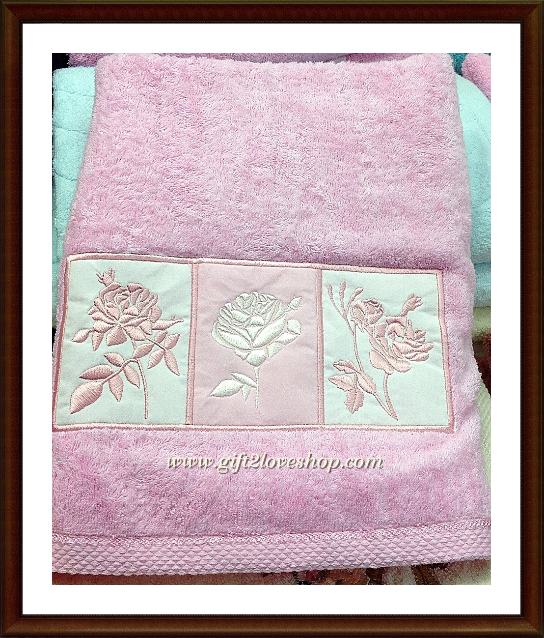 ผ้าขนหนูปักลายรับไหว้ พร้อมแพคถุงผ้าแก้วกับโบว์ดอกไม้