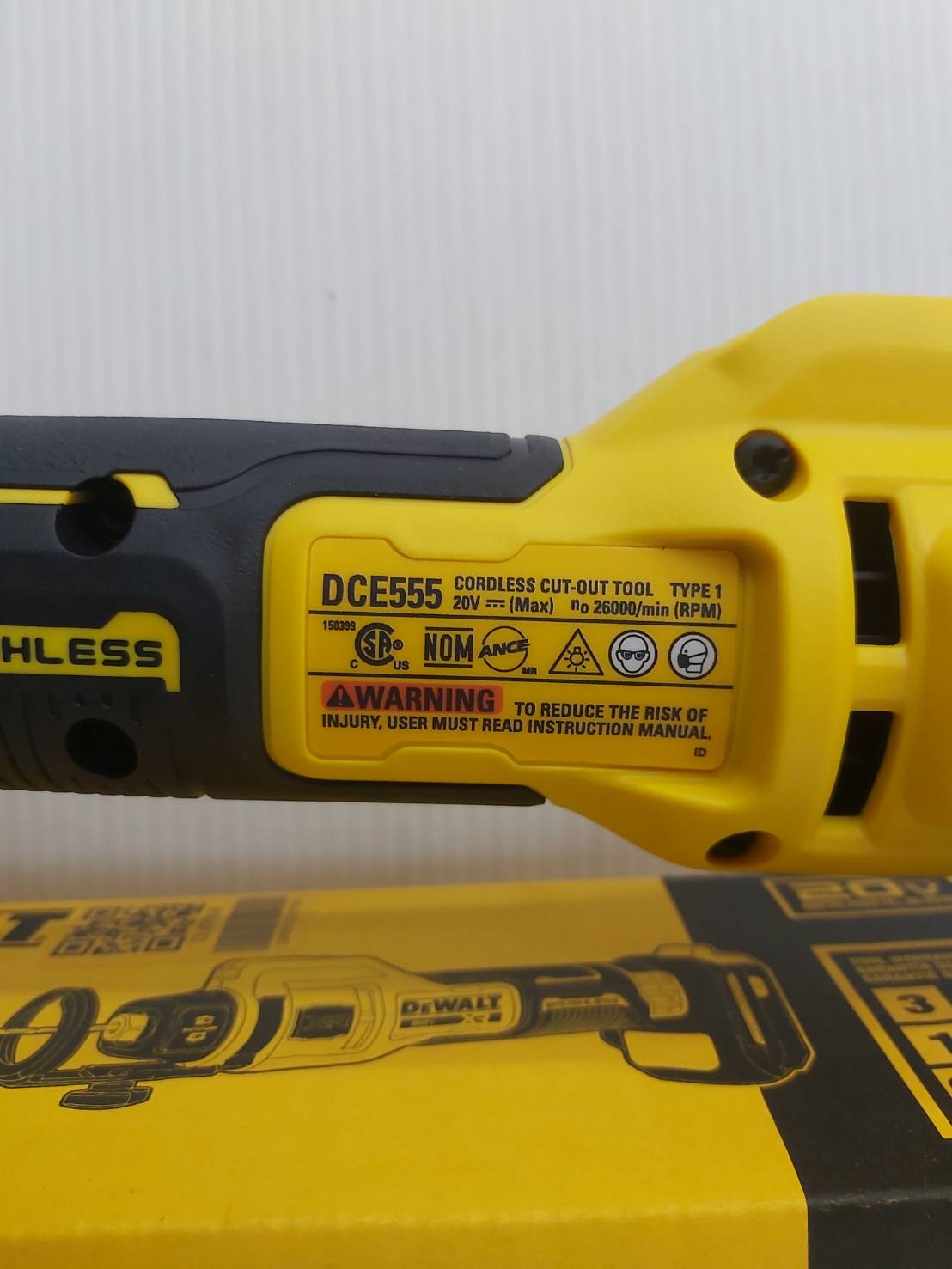 เครื่องเร้าเตอร์ตัดแผ่นฝ้าดรายวอลล์ 20V Max เฉพาะตัวเครื่อง รุ่น DCE555B DEWALT