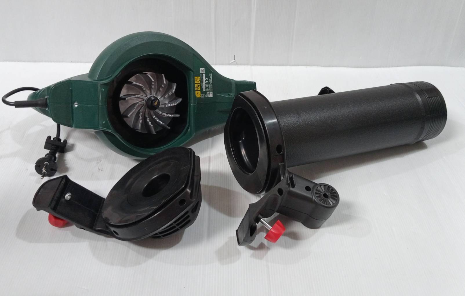 เครื่องดูดเป่าใบไม้ UniversalGardenTidy 3000 BOSCH