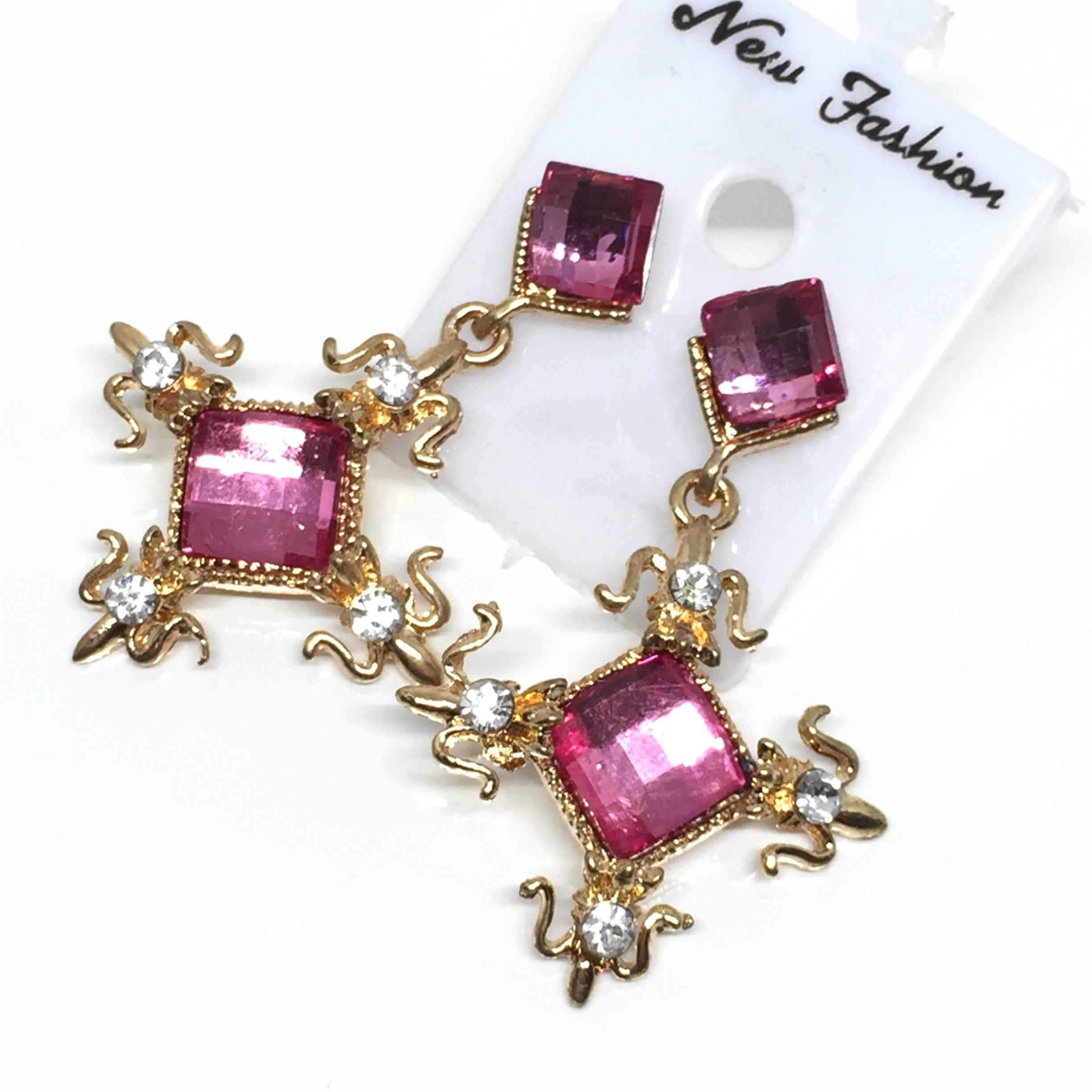 (พร้อมส่ง) ต่างหูคละแบบ คู่ละ 50 บาท