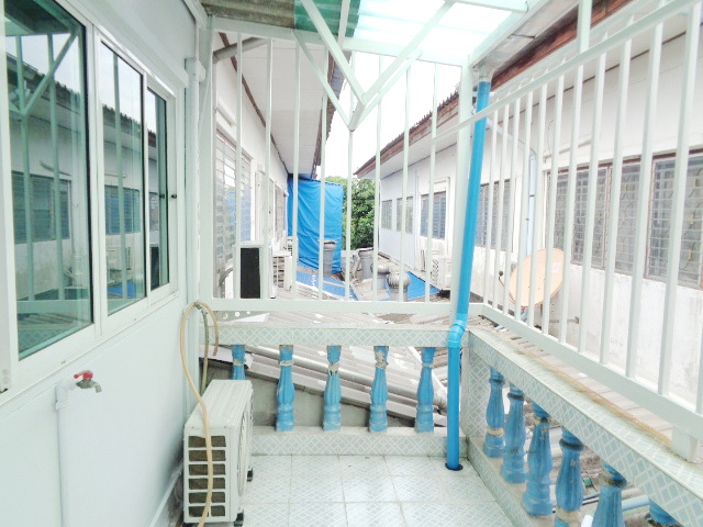 🚩 H1258 ขายทาวน์เฮ้าส์ รีโนเวทใหม่ทั้งหลัง หมู่บ้านจินดาทาวน์ ซอยคู้บอน 27 แยก 58 รามอินทรา ต่อเติมระเบียงหลังบ้าน ใกล้ตลาดสด ถนนหน้าบ้านกว้าง