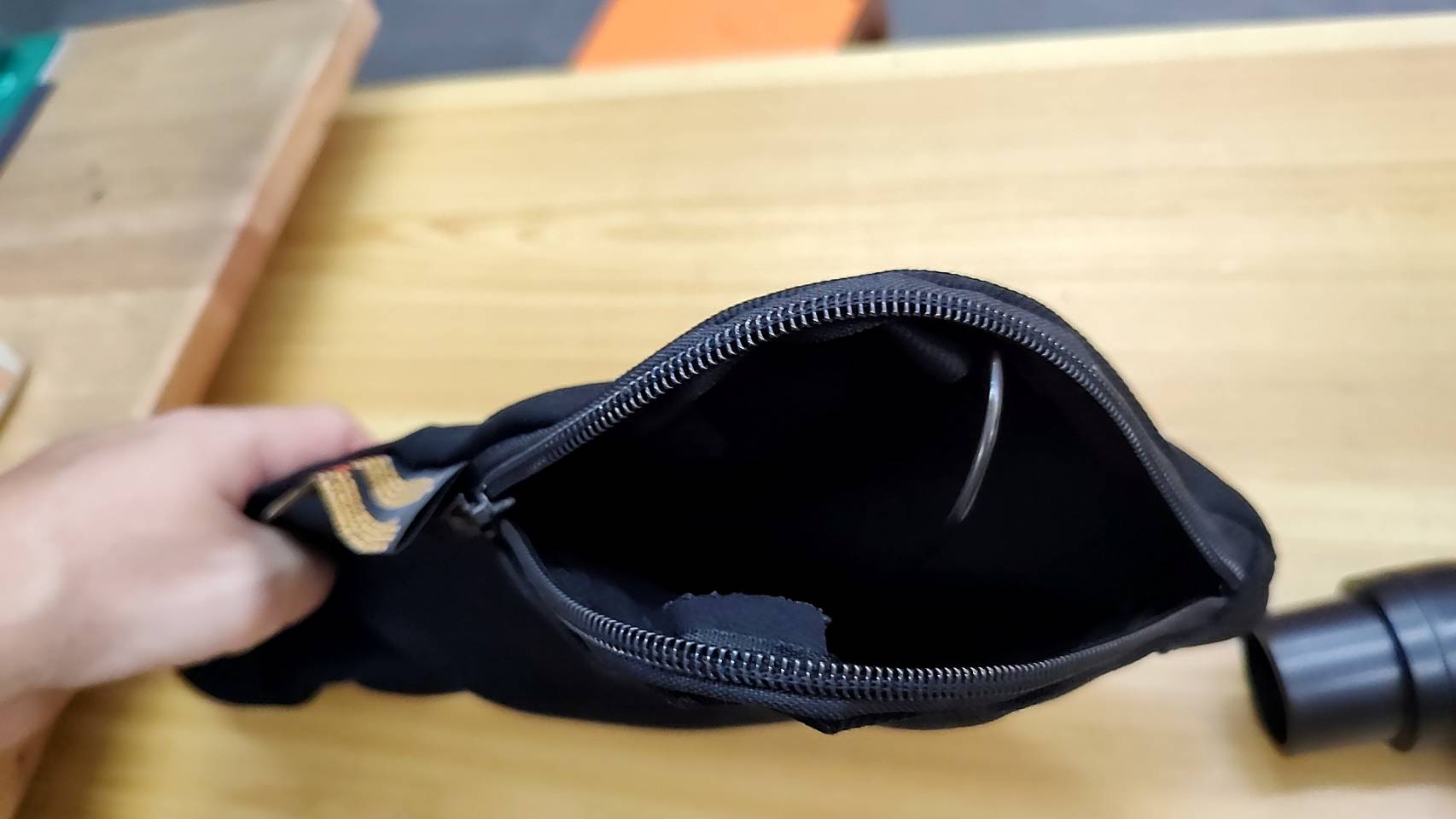 เครื่องขัดกระดาษทรายสายพาน20V DCW220N Dewalt (ตัวเปล่า)