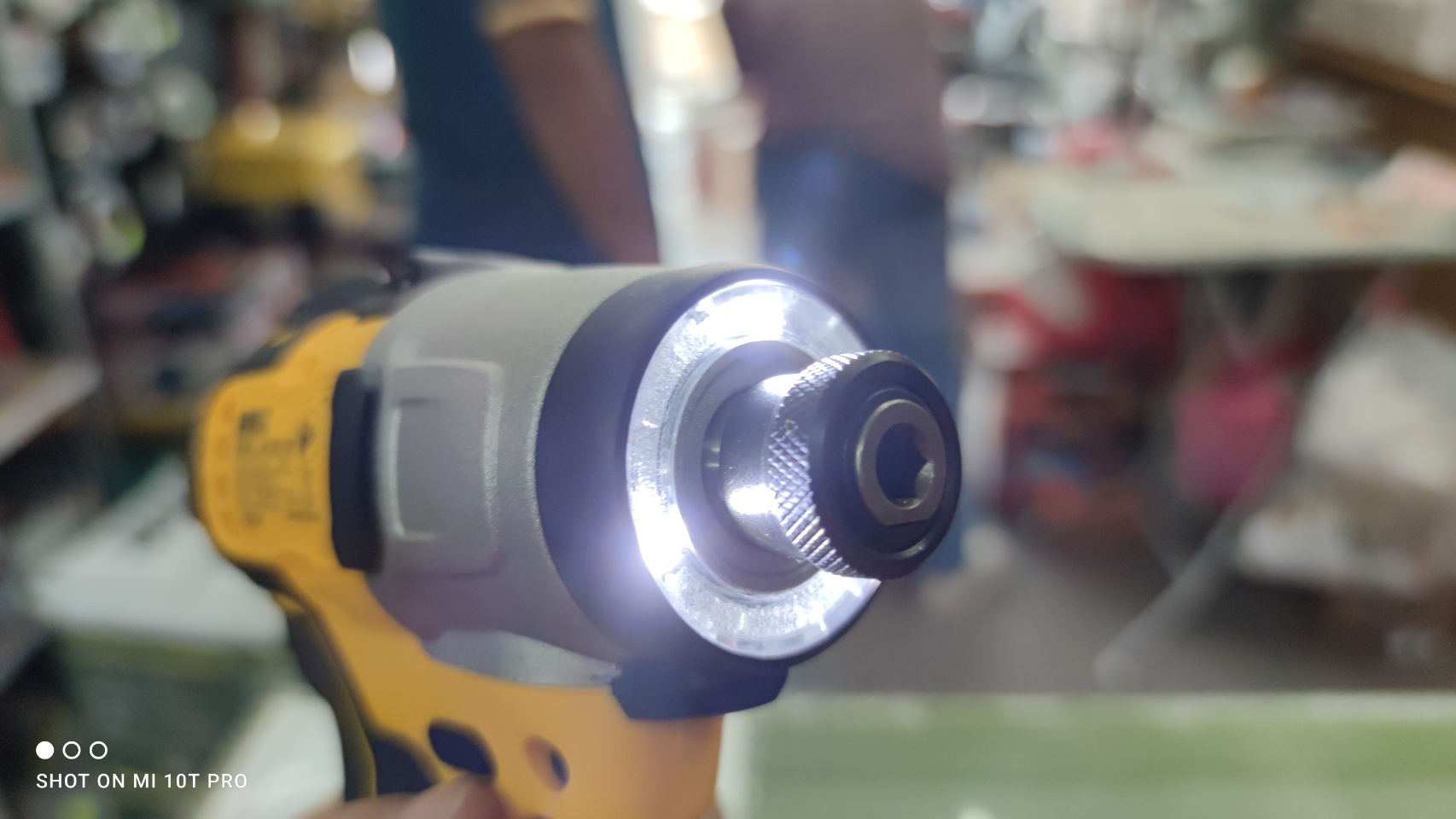 ไขควงกระแทก12V DCF801N DEWALT