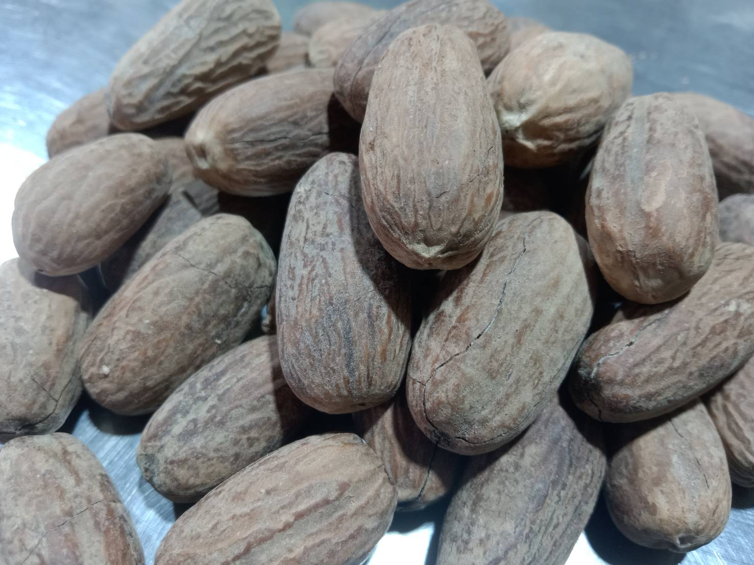 ลูกจันทน์เทศ (เนื้อในเม็ด)