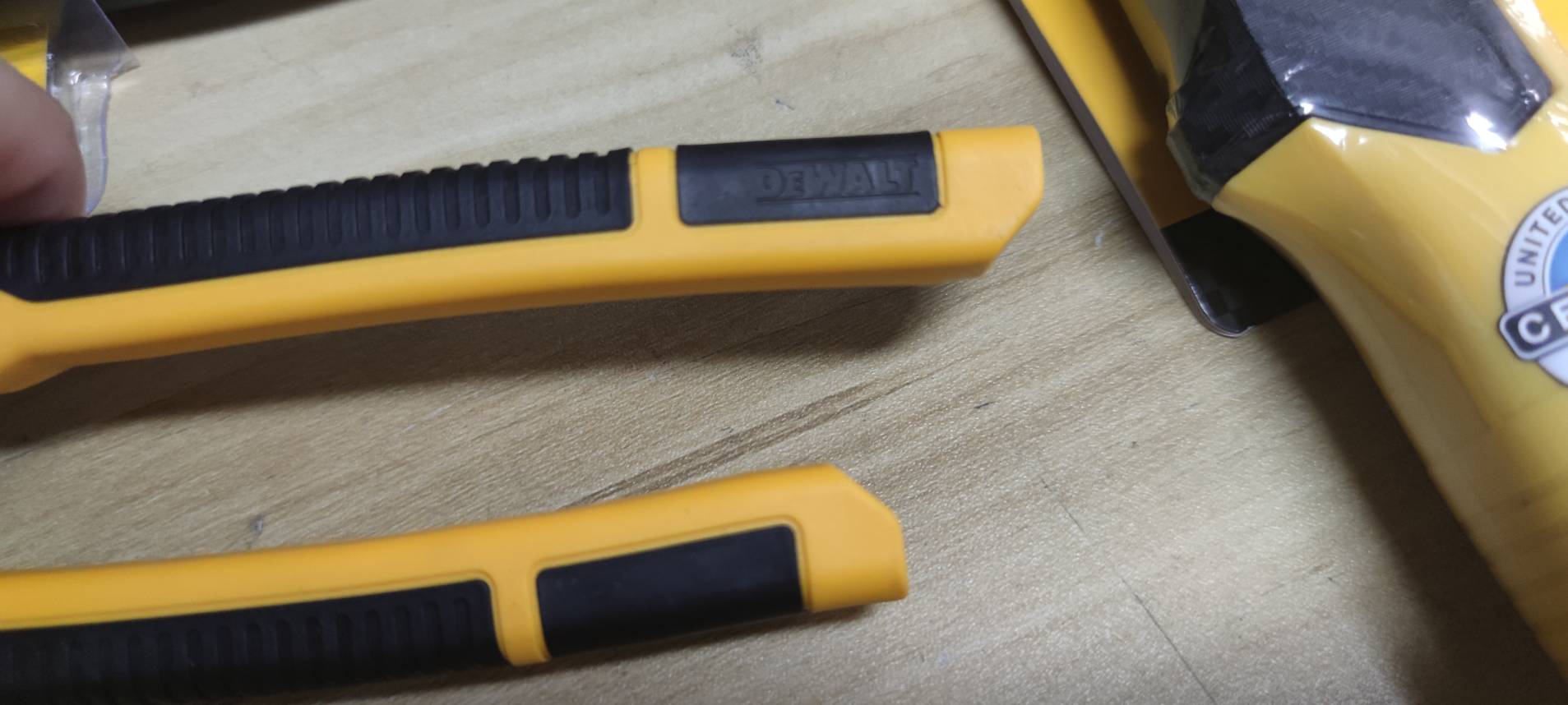 คีมคอม้า10" DWHT0-74431 DEWALT