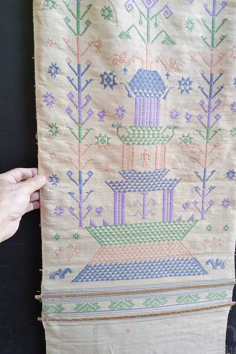 ตุงไทลื้อเล็กลายปราสาท