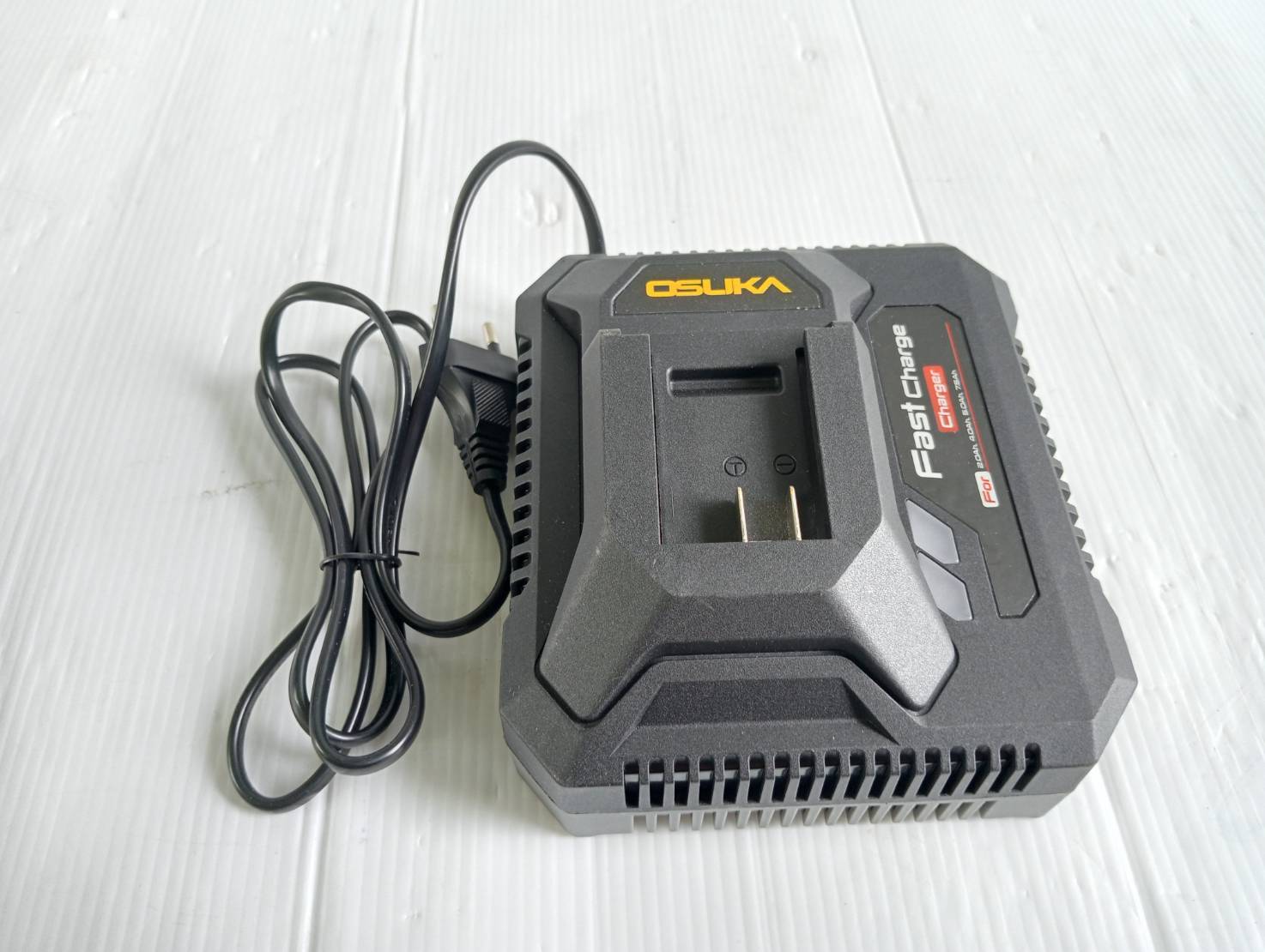 แท่นชาร์จแบตเตอรี่ Fast Charge 2.0A OSCBC104 OSUKA