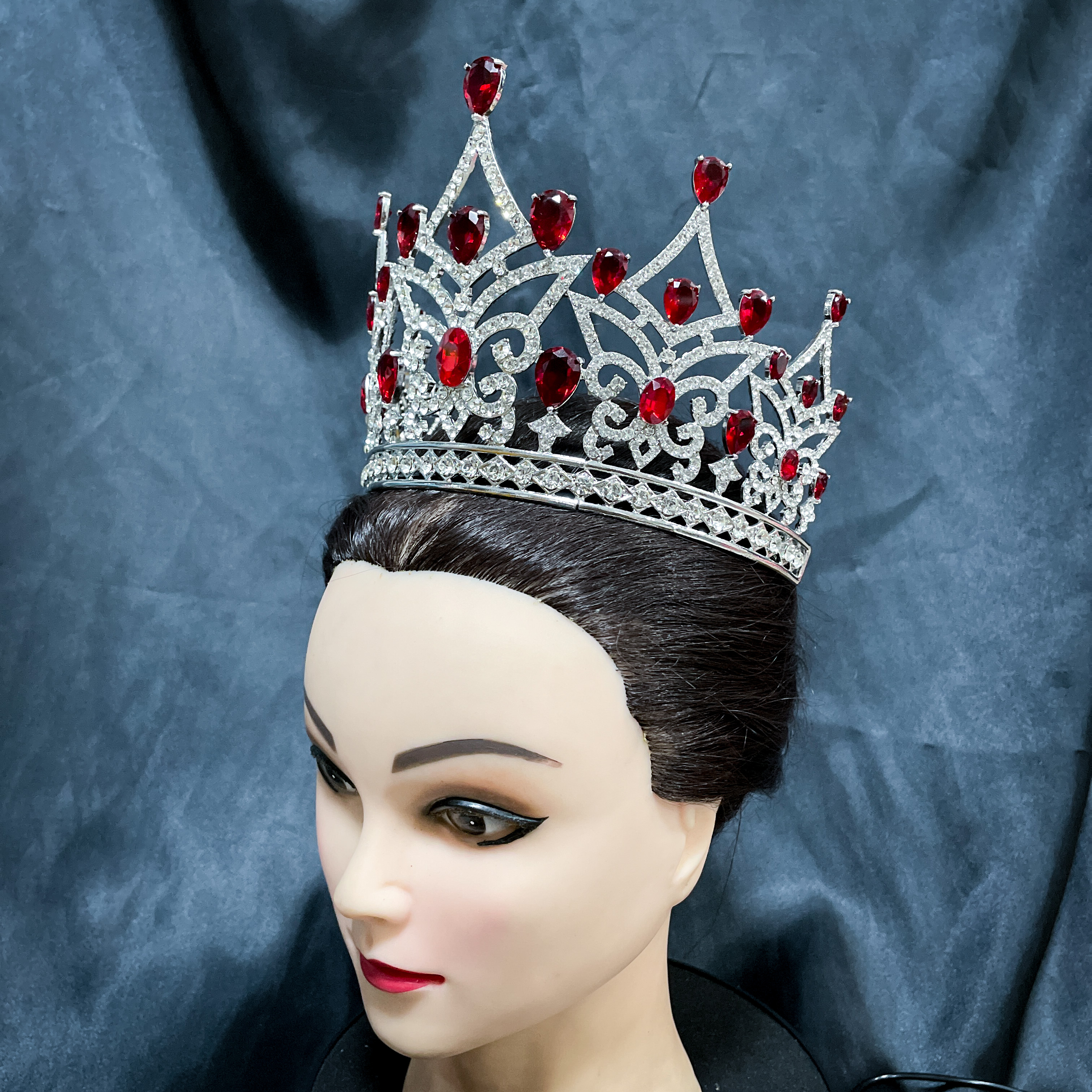 (พร้อมส่ง) มงกุฏ 090 สีแดง มงกุฎนางงาม มงกุฎเพชร มงกุฎประกวด สินค้าพร้อมส่ง ไม่ต้องรอนาน งานพรีเมี่ยม