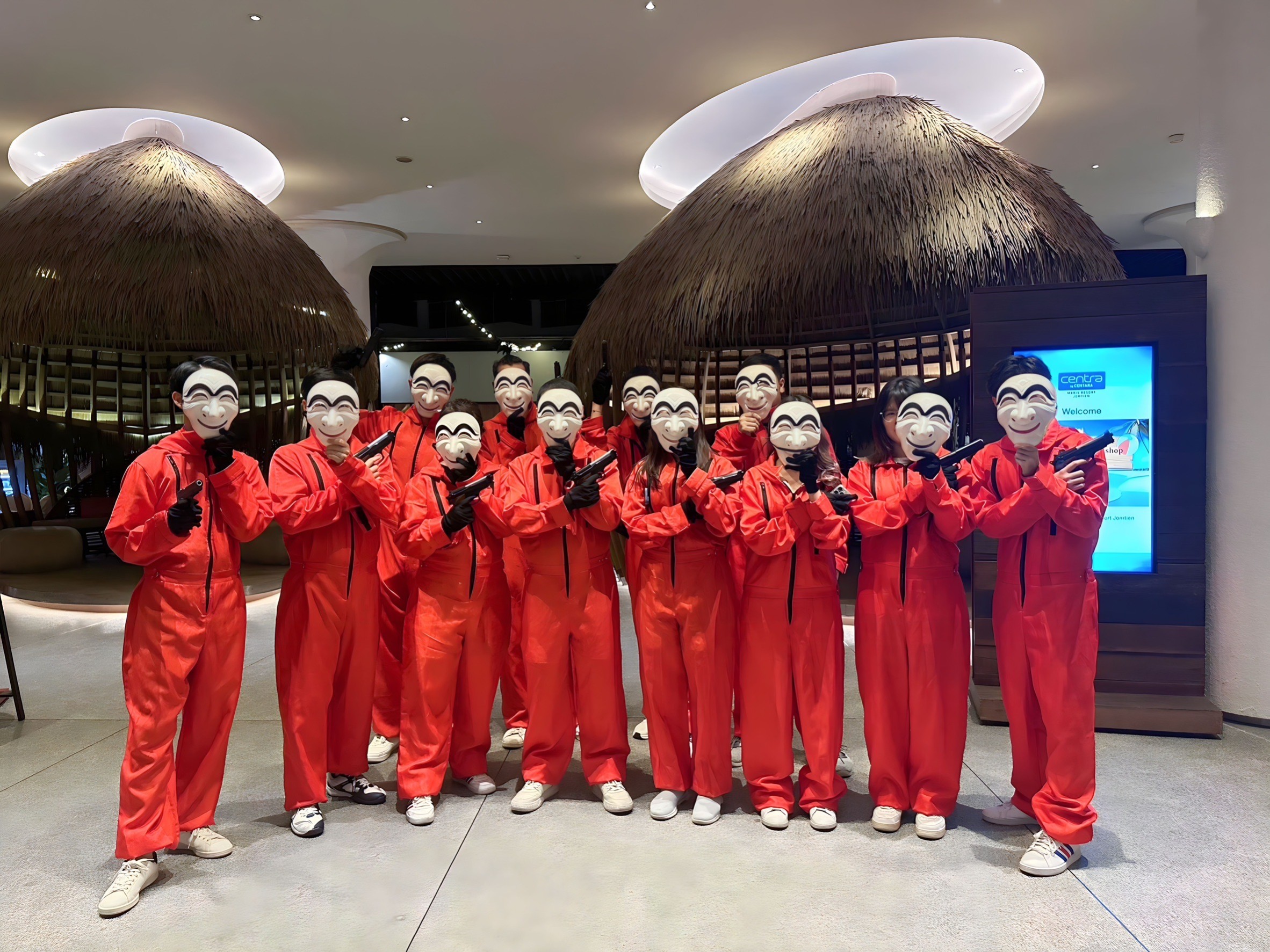 ชุดทรชนคนปล้นโลก / money heist / money heist korea