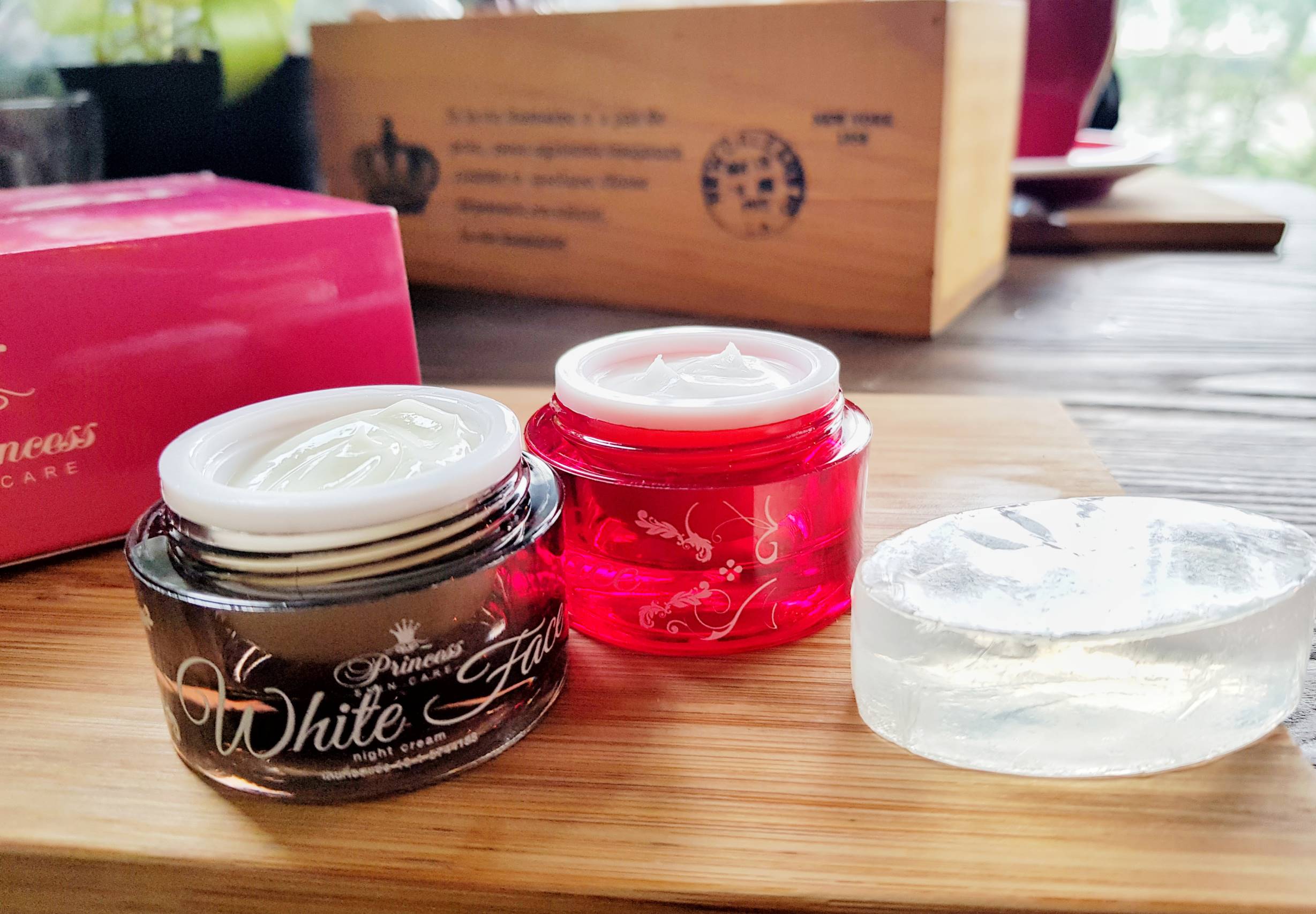 ครีมหน้าขาว หน้าเงา Princess Skin Care PSC สุดยอดครีมหน้าใส เซต 2 กระปุก ขนาด 10 g (2 กระปุก 550 บาท ฟรีส่ง )