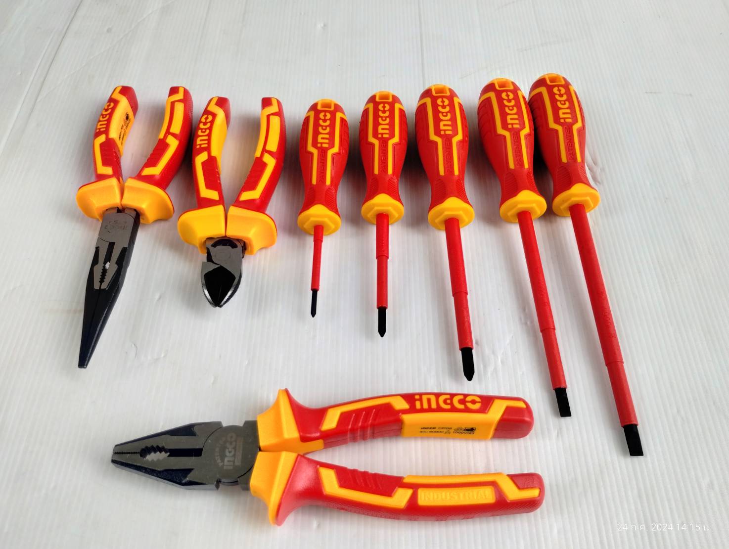 INGCO Combo Set ชุดเครื่องมือฉนวนไฟฟ้า 8 ชิ้น HKIST3081