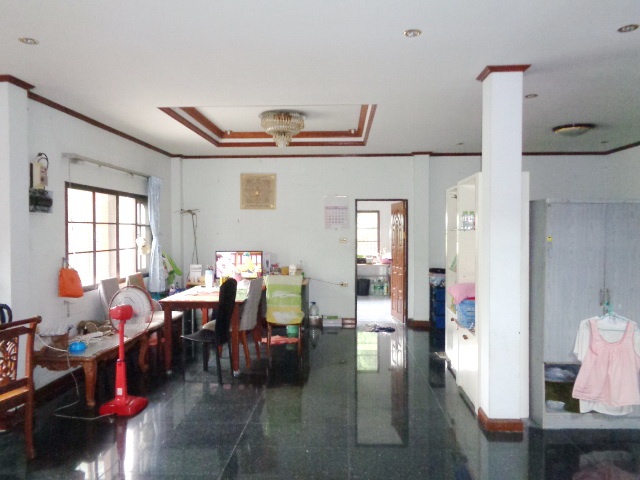 H1196 ขายบ้านเดี่ยว 115 ตารางวา ซอยรามอินทรา6/1 จากถนนใหญ่เข้าซอยมาเพียง 400 เมตร ใกล้รถไฟฟ้าสายสีชมพู สถานีลาดปลาเค้า