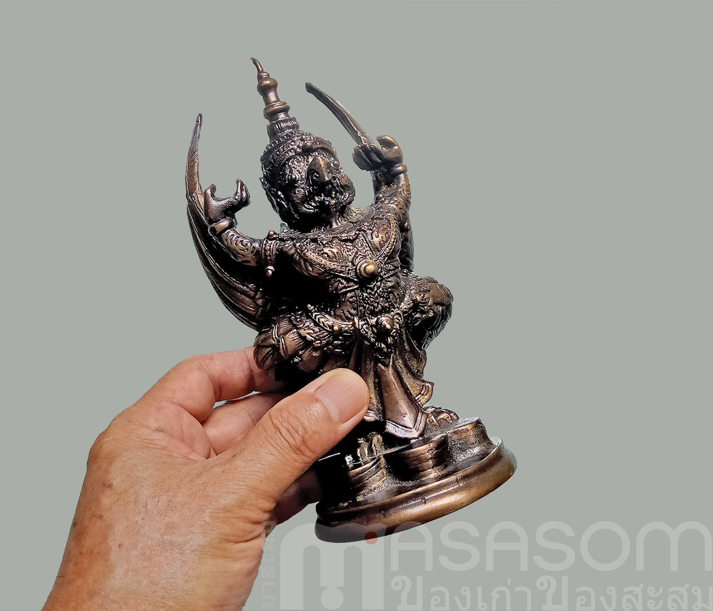 พญาครุฑเหยียบเงินทอง