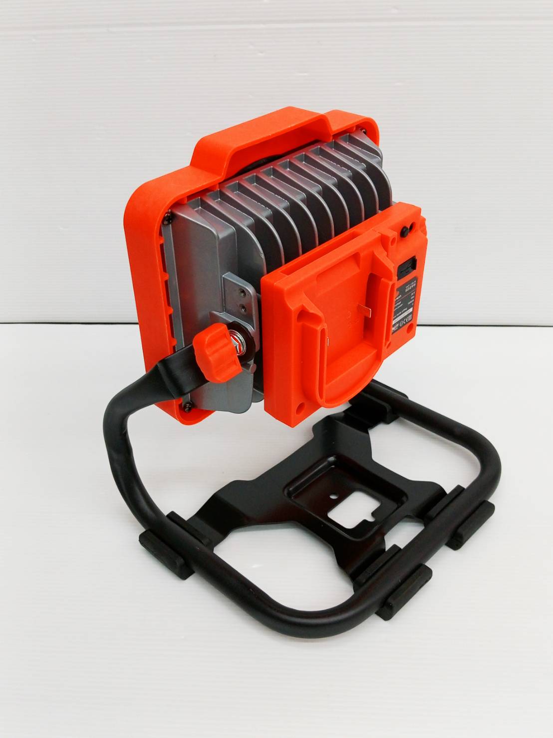 ไฟสปอร์ตไลท์20V INF-18LS PUMPKIN