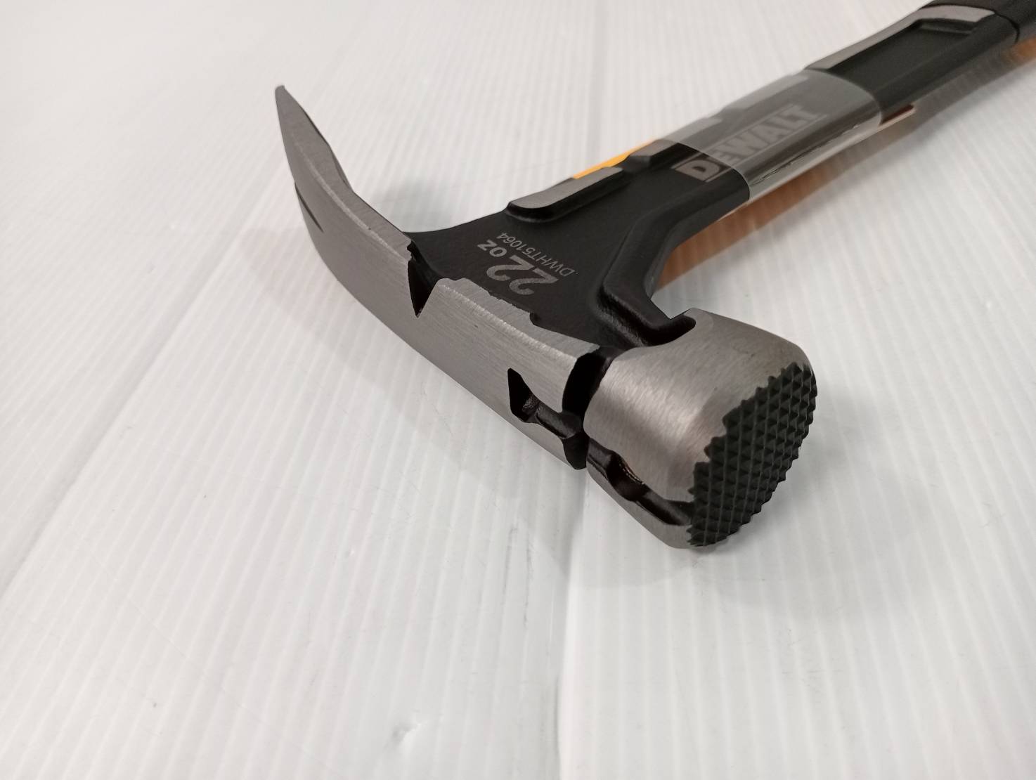 ค้อนหงอนตรง Velocity DeWALT แบบไม่มีประกายไฟ 22Oz DWHT0-51064 DEWALT