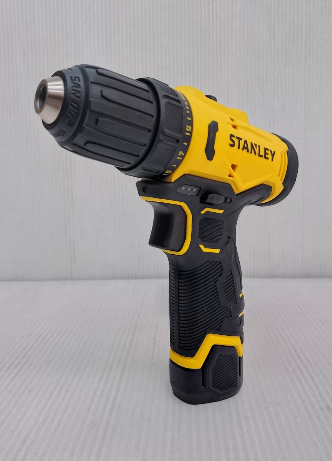 STANLEY รุ่น SCD10D1-B1 สว่านไขควงไร้สาย 12V Max พร้อมแบตเตอรี่ 2.0Ah