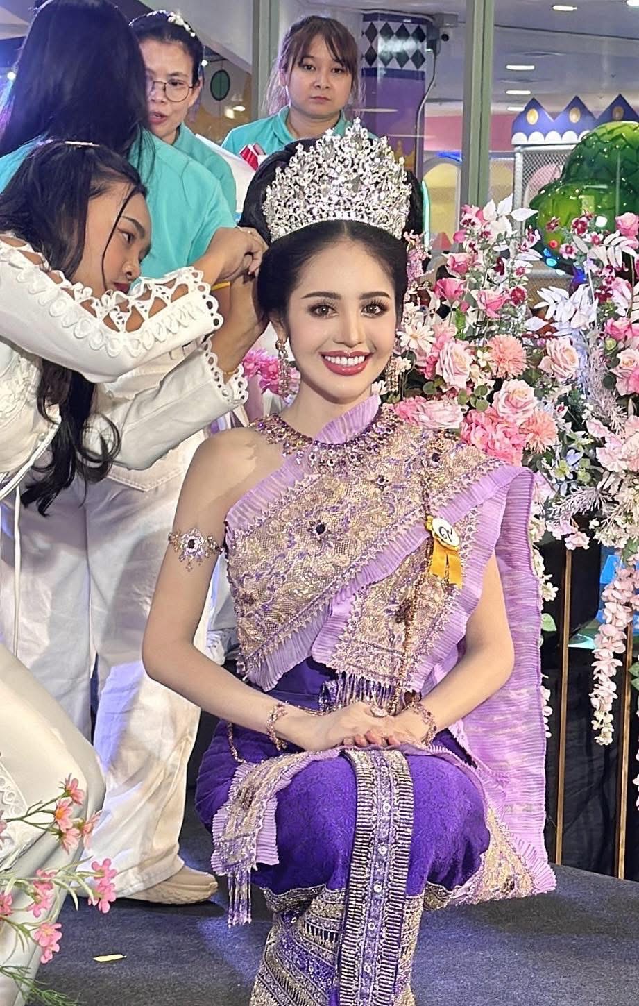 (พร้อมส่งจากไทย) มงกุฏ 142 สำหรับนางงาม ขนาดใหญ่ งานโลหะฐานกลมปรับขนาดได้ ส่งด่วน ส่งจาก จ.อุบลราชธานี