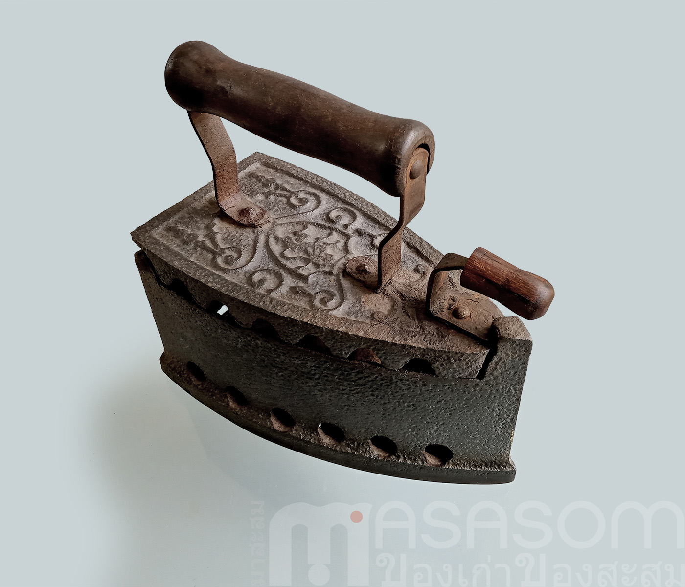 เตารีดเหล็กหล่อเก่ายุโรป