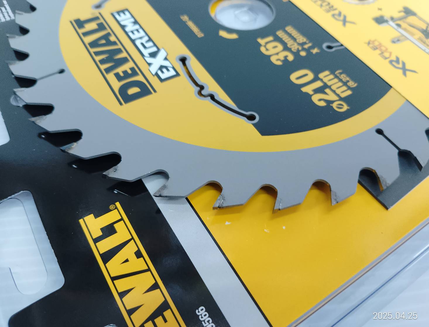 ใบเลื่อย8"x36T (ไม้) สำหรับโต๊ะเลื่อย DT99566-QZ DEWALT