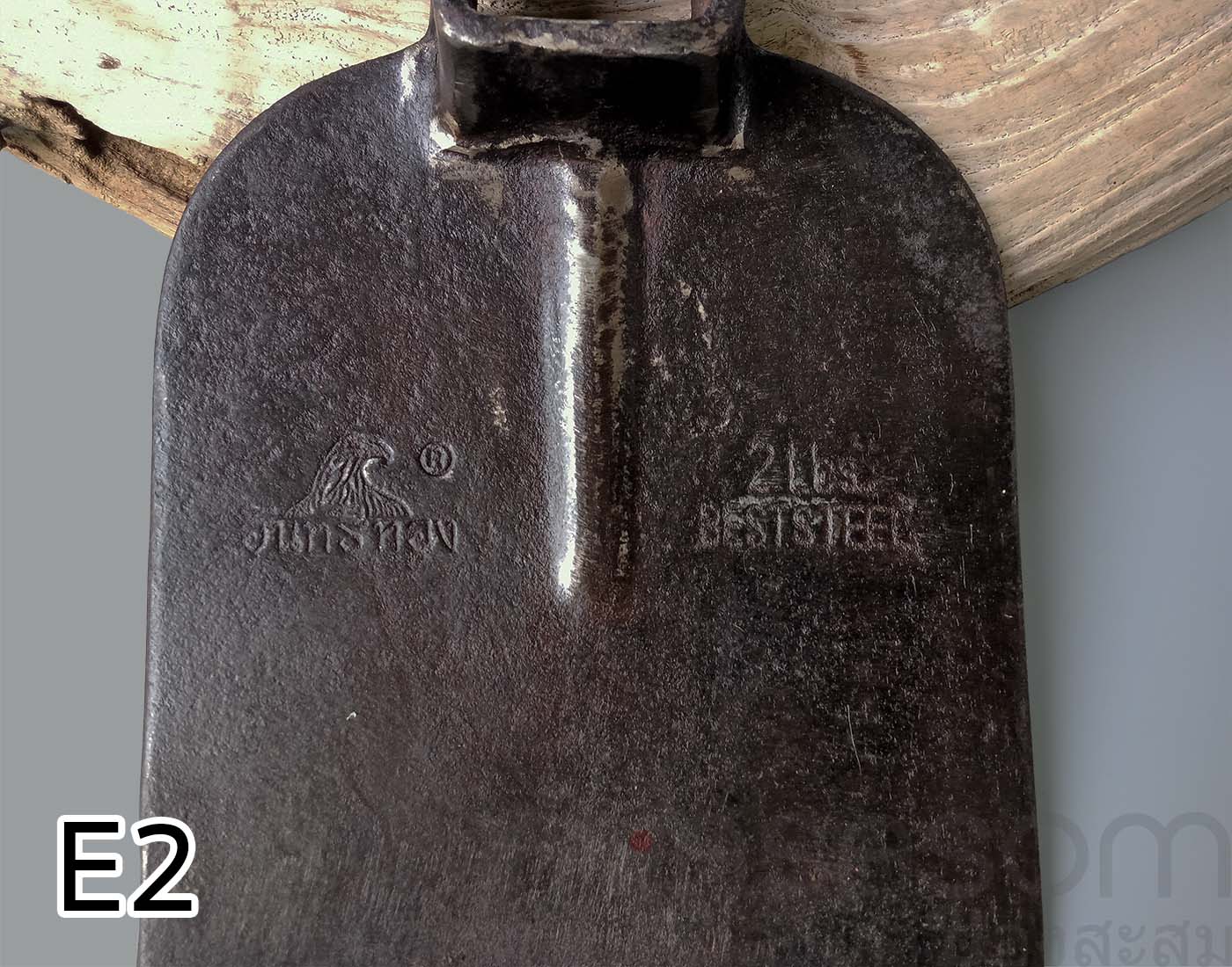 จอบเก่าตราอินทรีทอง