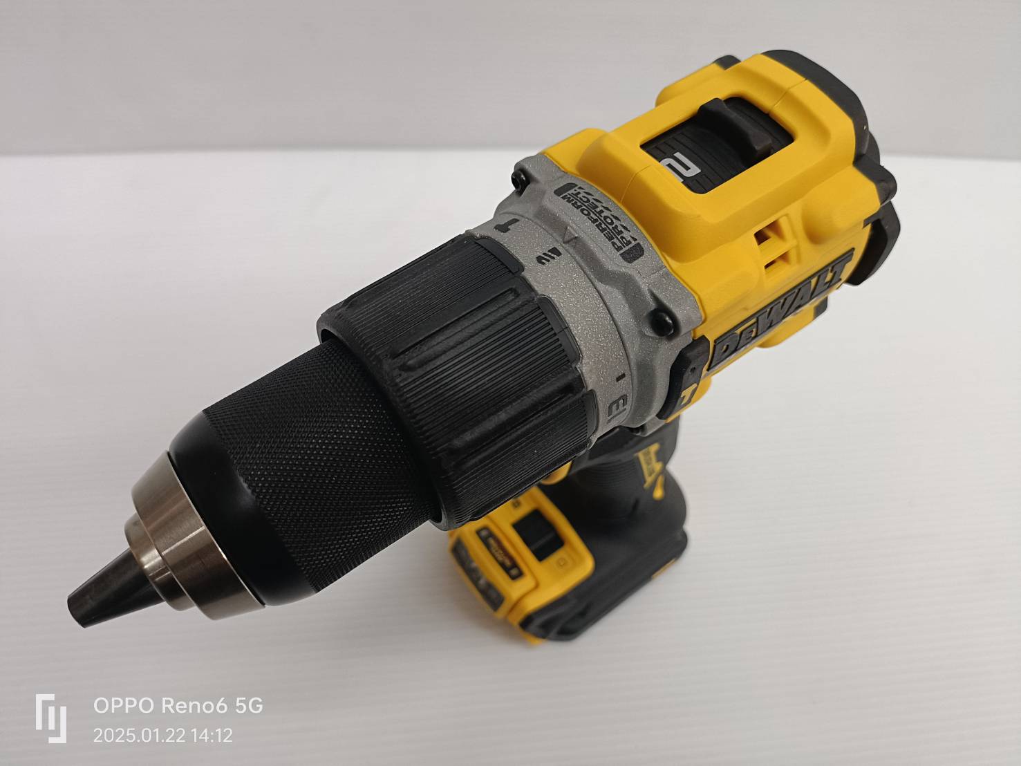 DEWALT สว่านกระแทกไร้สาย 20V DCD806N-B1 (ตัวเปล่า)