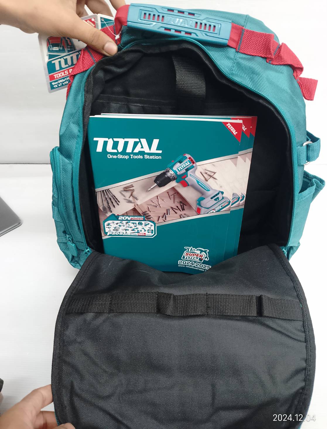 TOTAL กระเป๋าเป้ใส่เครื่องมือช่าง สะพายหลัง รุ่น THBP02025