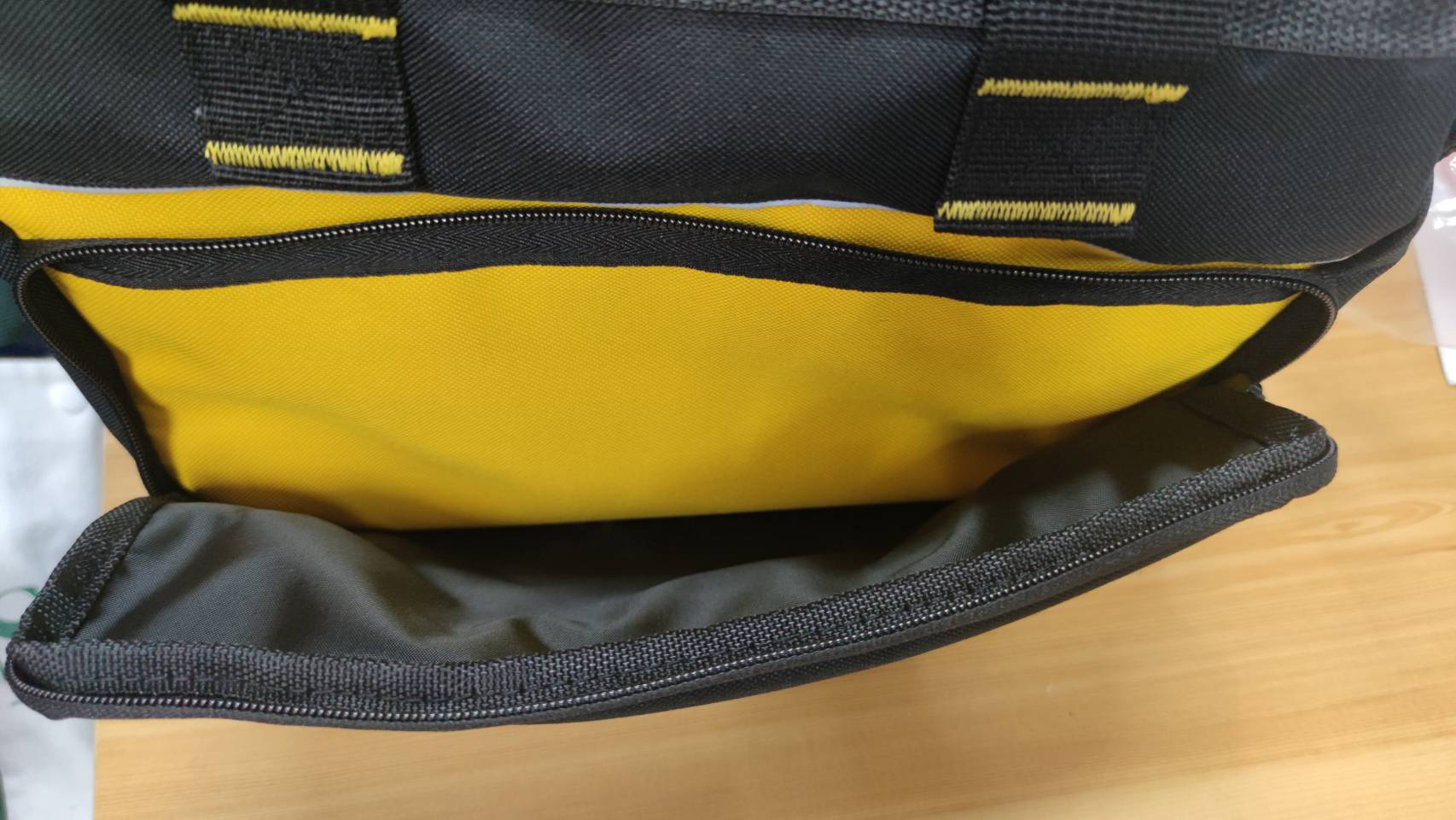 กระเป๋าเครื่อง12" แบบถือ STANLEY #93-330