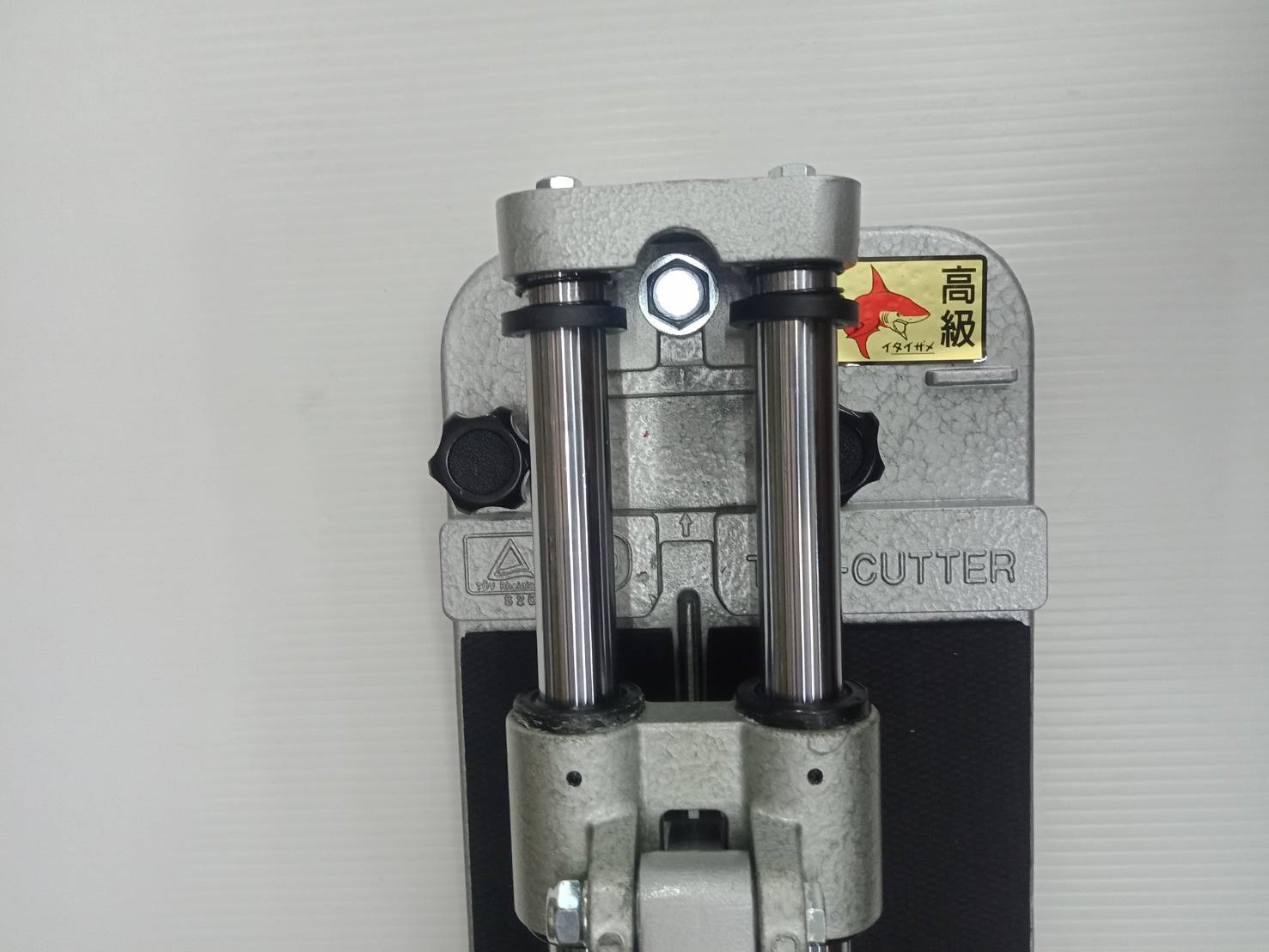 แท่นตัดกระเบื้อง ตราฉลาม 610mm. (24")