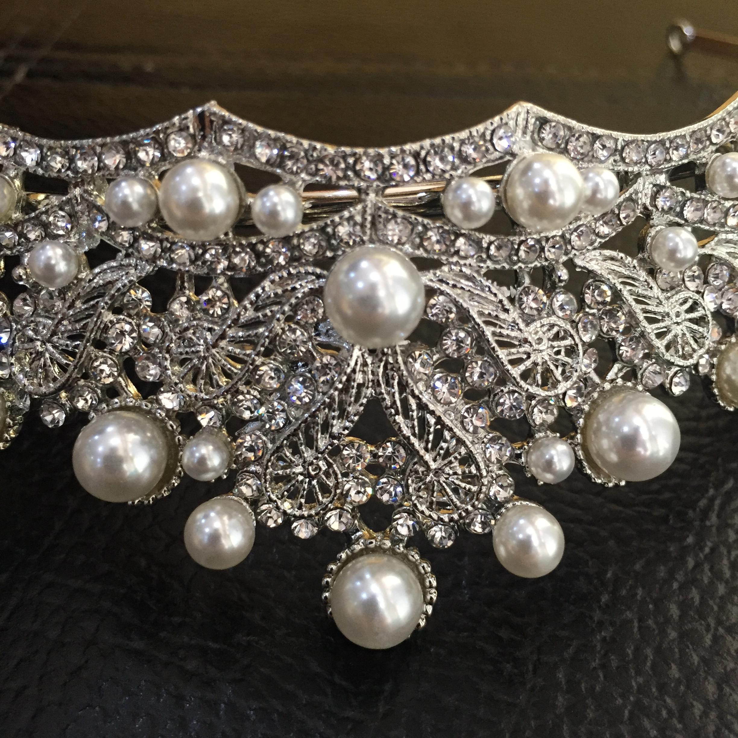 (พร้อมส่ง) เทียร่า 147 มุก