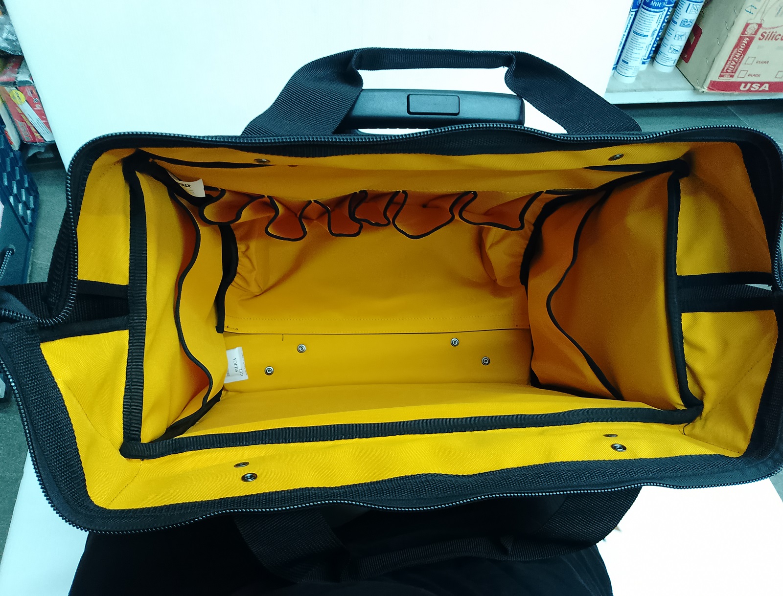 กระเป๋าล้อลาก18" DWST60107-1 DEWALT