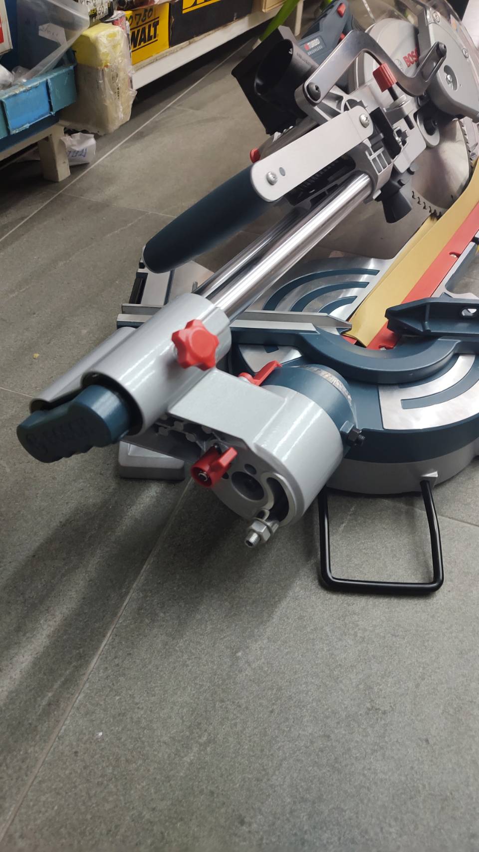 แท่นตัดองศาไร้สาย8" GCM18V-216D BOSCH SOLO
