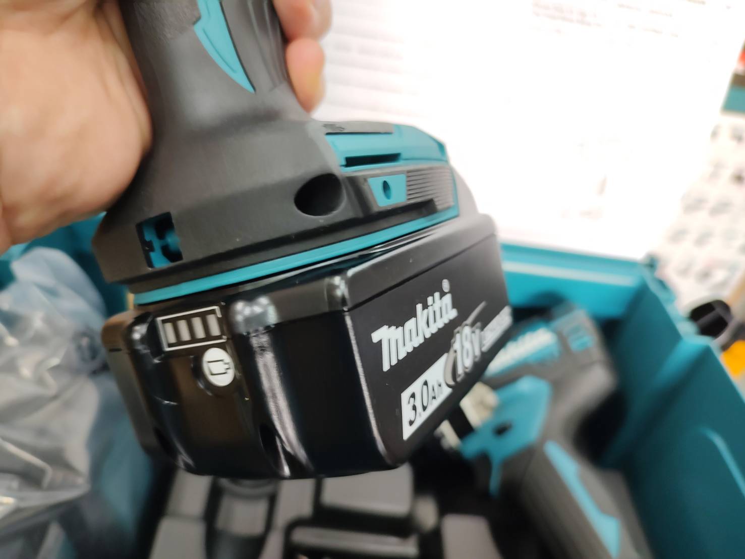 ชุดคอมโบ้ DLX2417J MAKITA (DHP484+DTD156)